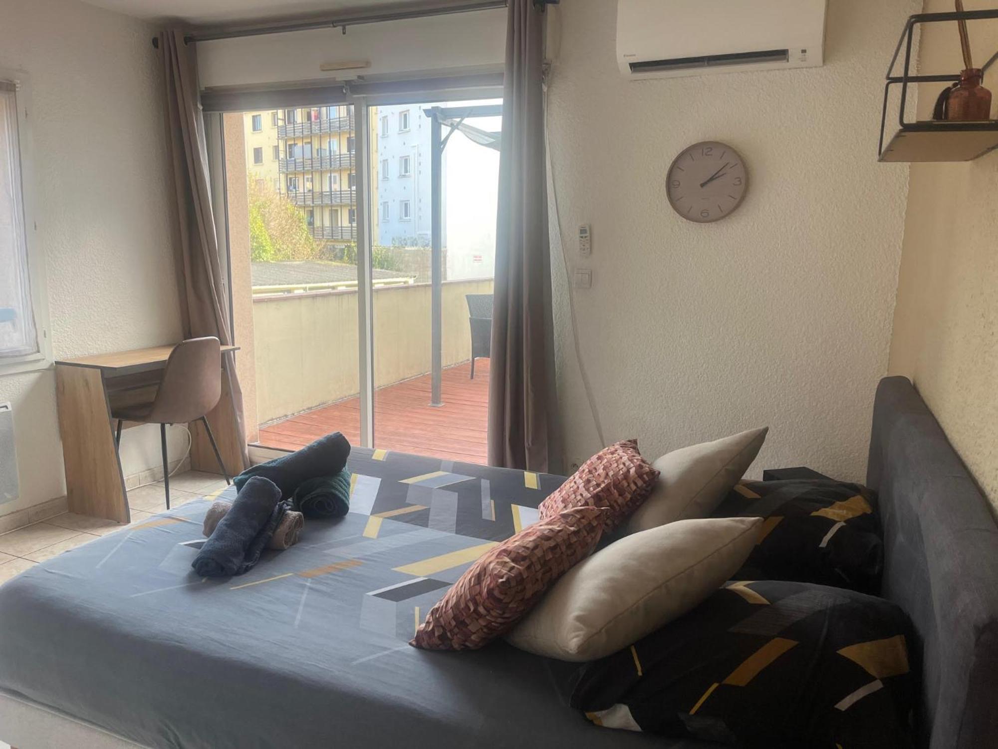 Studio Climatise Et Grande Terrasse Tarbes Centre Eksteriør bilde